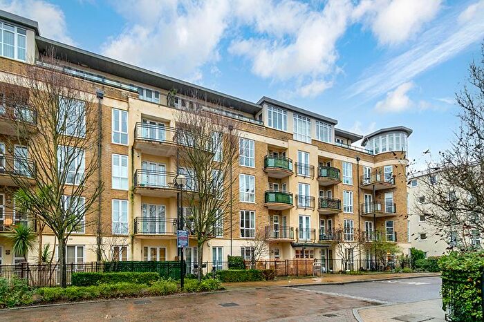 2 Bedroom Flat To Rent In Melliss Avenue, Richmond, TW9