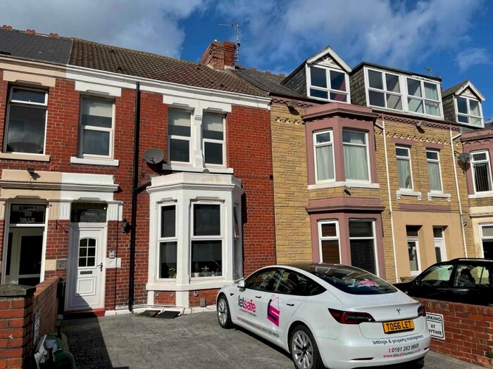 2 Bedroom Flat To Rent In North Parade, Whitley Bay. **Super Standard**, NE26