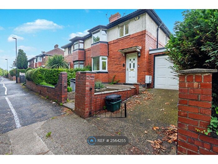 3 Bedroom Semi-Detached House To Rent In Kingsway North, York, YO30