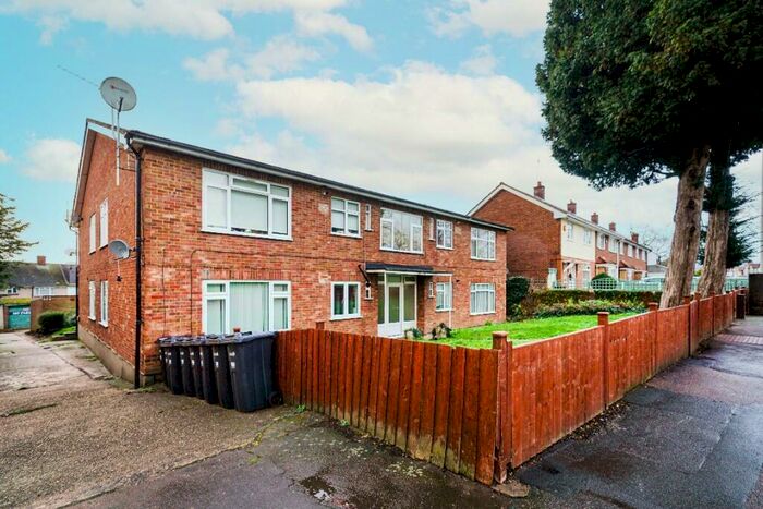 1 Bedroom Flat To Rent In Chigwell Road, Woodford Green, Essex, IG8