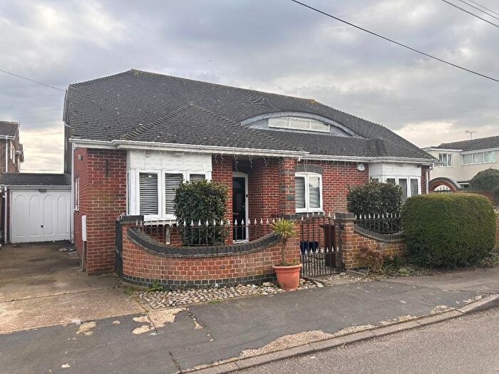 4 Bedroom Bungalow For Sale In Beverley Avenue, Canvey Island, SS8