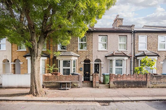 2 Bedroom Property For Sale In Stewart Road, Leytonstone, E15