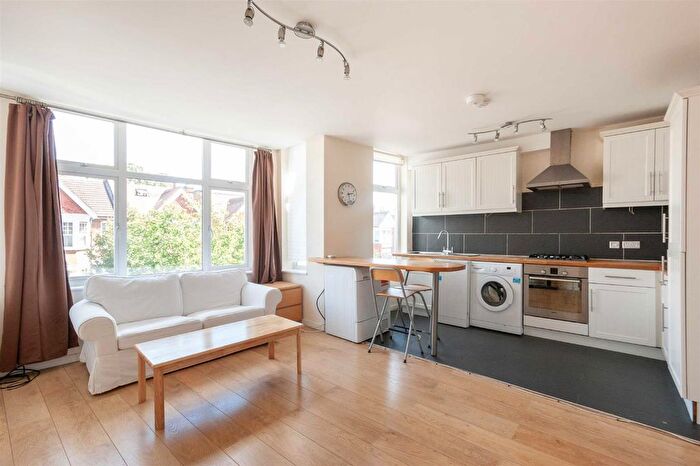 3 Bedroom Flat To Rent In Chatsworth Gardens, London, W3