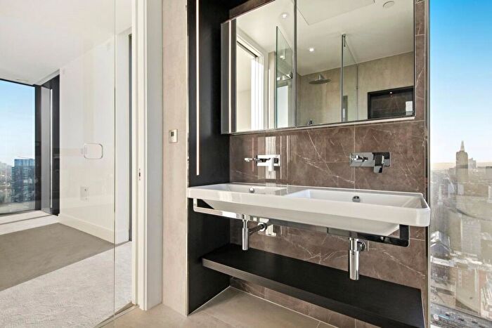 2 Bedroom Flat To Rent In Carrara Tower, Bollinder Place, EC1V