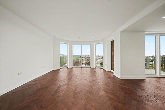 2 Bedroom Apartment To Rent In Parkview Avenue, Brent Cross, NW2