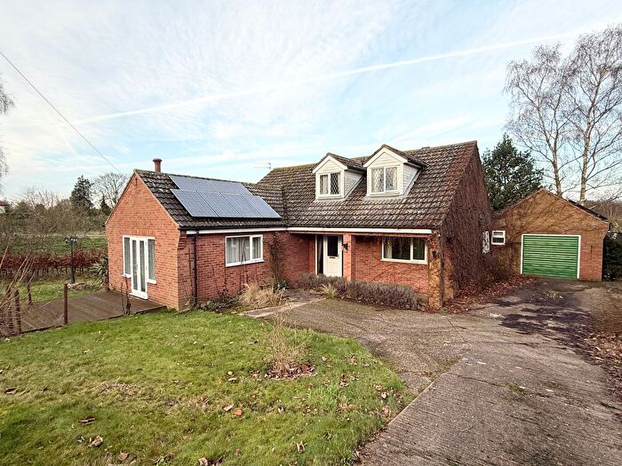 4 Bedroom Bungalow To Rent In The Street, Hempnall, Norwich, NR15