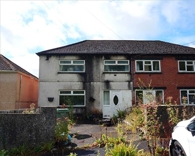 3 Bedroom Semi-Detached House For Sale In Golwg Y Ddinas, Pentregwenlais, Llandybie, Ammanford, SA18