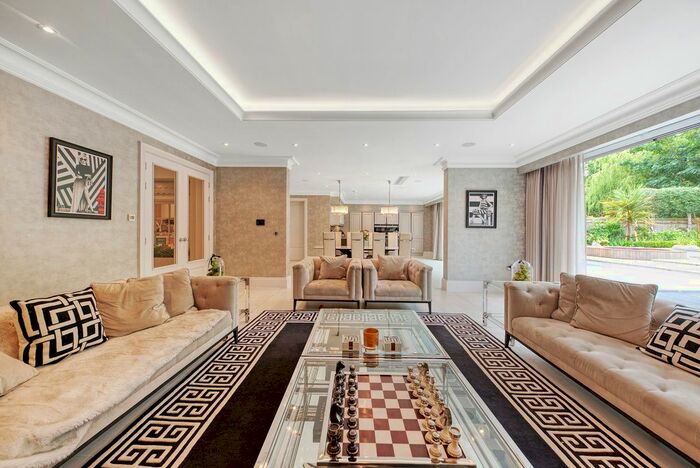 6 Bedroom Property To Rent In Greenwood Park, Kingston Upon Thames, KT2