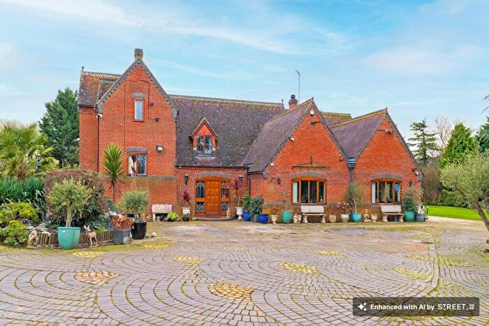 6 Bedroom Detached House To Rent In Flitton Hill, Bedford, MK45