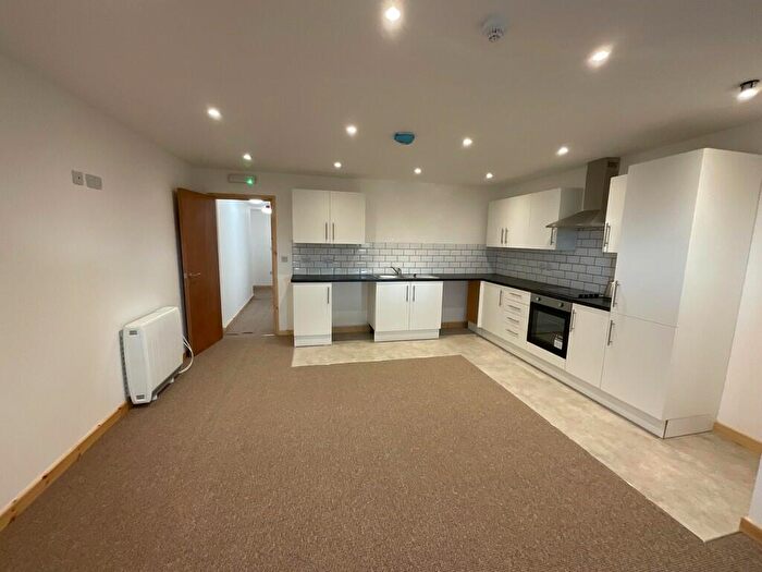 3 Bedroom Apartment To Rent In On The Waves, Crooklets, EX23