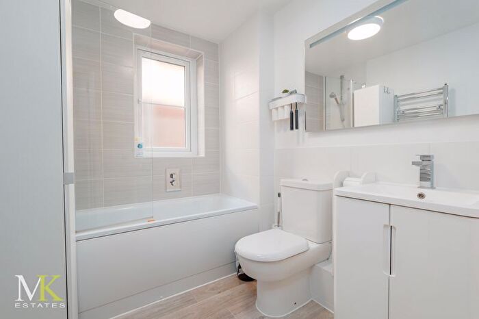 2 Bedroom Flat For Sale In Florence Road, Bournemouth, BH5