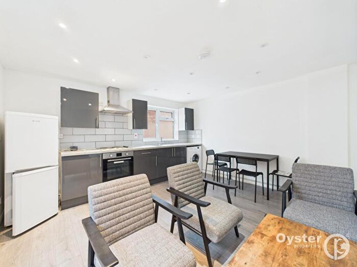 2 Bedroom Flat To Rent In Palace Gates Road, London, N22