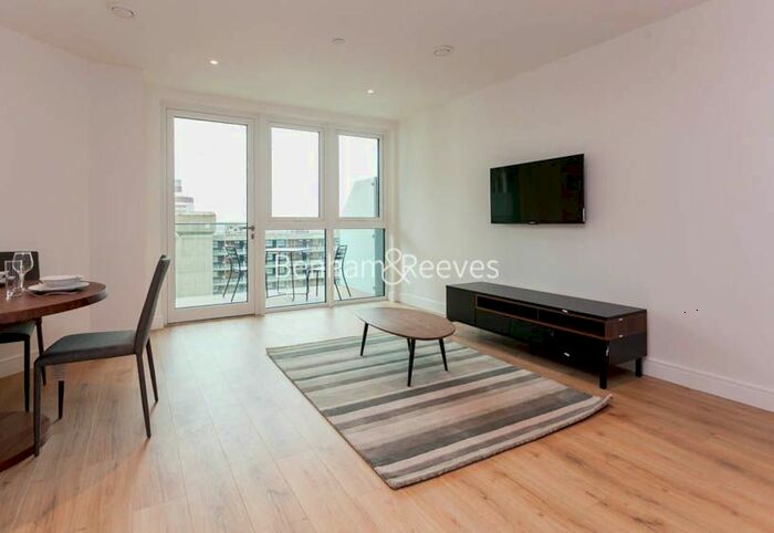 2 Bedroom Flat To Rent In Sovereign Court, Hammersmith, W6