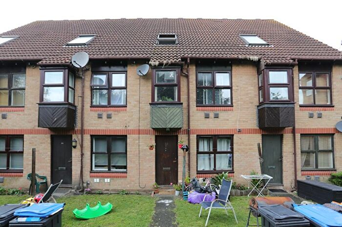 1 Bedroom Maisonette To Rent In Pilgrims Close, Palmers Green, N13