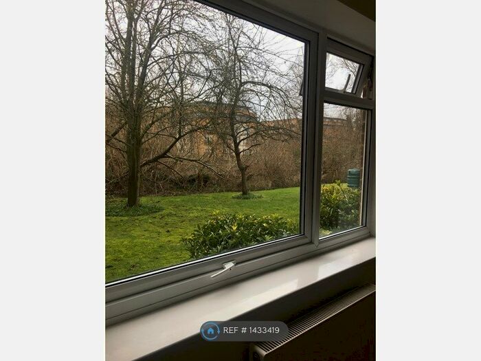 2 Bedroom Flat To Rent In Riverside Close, Kings Langley, WD4