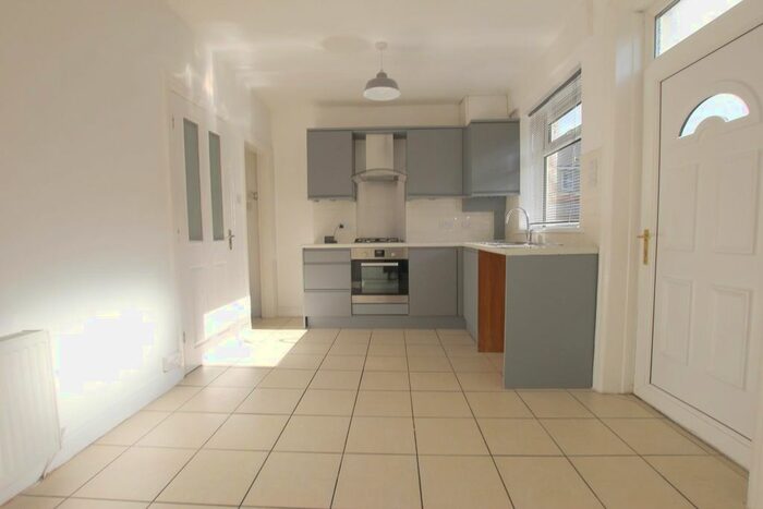 3 Bedroom Terraced House To Rent In Park Avenue, Bingley, BD16