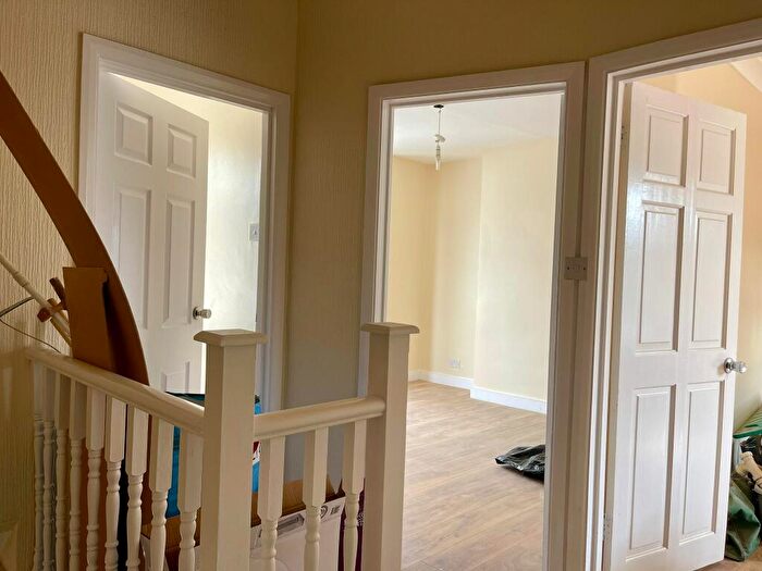 3 Bedroom Maisonette To Rent In Ling Road, Canning Town, London, E16