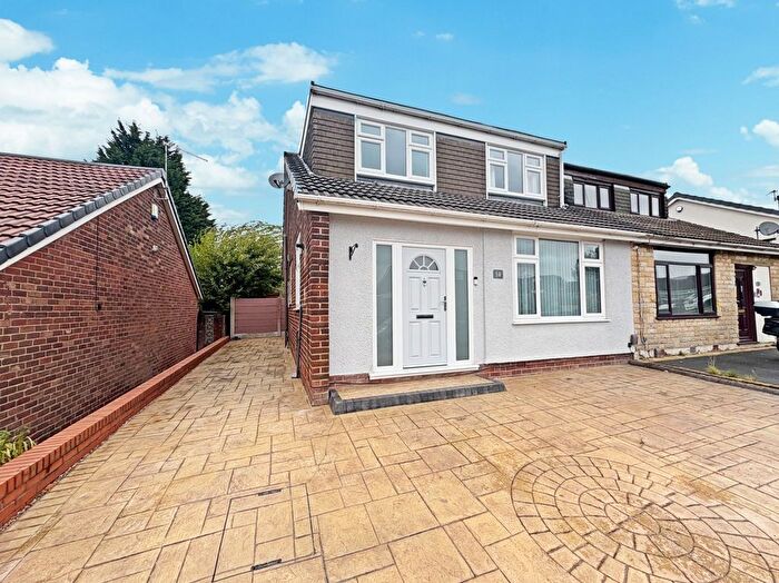 3 Bedroom Semi-Detached House For Sale In Singleton Grove, Westhoughton, BL5