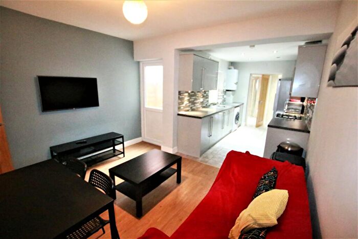1 Bedroom Terraced House To Rent In Briants Avenue, Reading, RG4