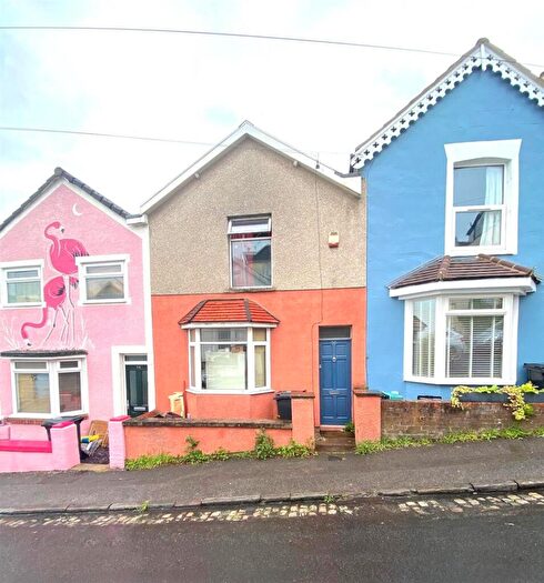 4 Bedroom House To Rent In Stanley Hill, Bristol, BS4