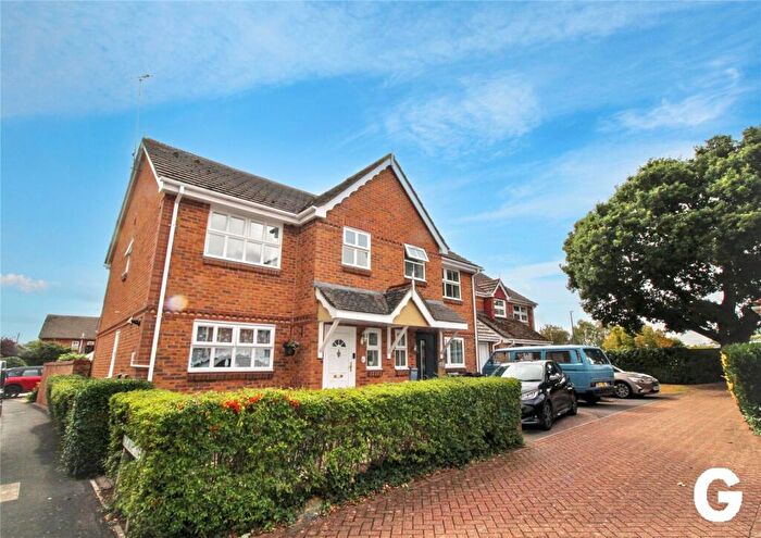 3 Bedroom Semi-Detached House For Sale In Lin Brook Drive, Ringwood, Hampshire, BH24