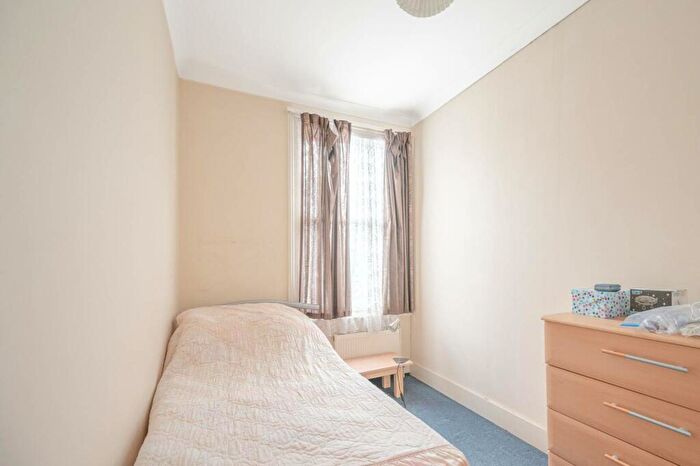 6 Bedroom Terraced House For Sale In Burton Road, Brondesbury, London, NW6