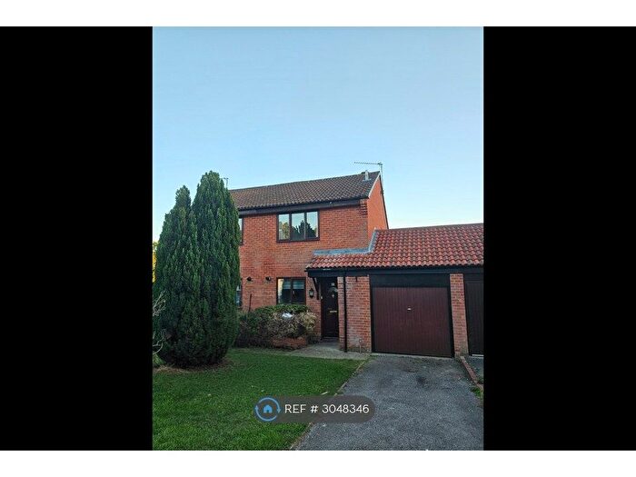 2 Bedroom Semi Detached House To Rent In Cannock Way, Reading, RG6