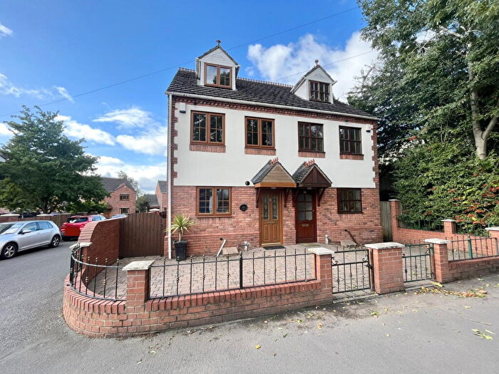 3 Bedroom Town House For Sale In Delph Road, Brierley Hill, DY5