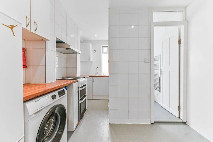 2 Bedroom Flat To Rent In Surrey Street, Central Croydon, Croydon, CR0