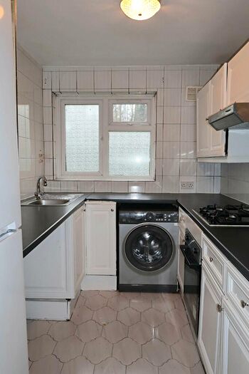 2 Bedroom Flat To Rent In New North Road, Ilford, London, IG6