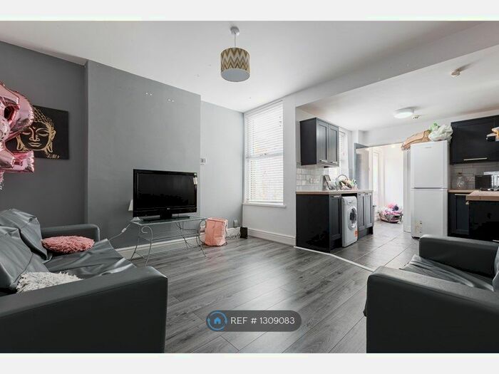 6 Bedroom Terraced House To Rent In Jubilee Drive, Liverpool L7