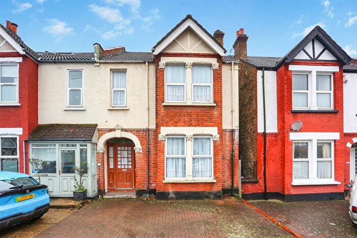 4 Bedroom Semi Detached House For Sale In Park Lane, Carshalton, SM5