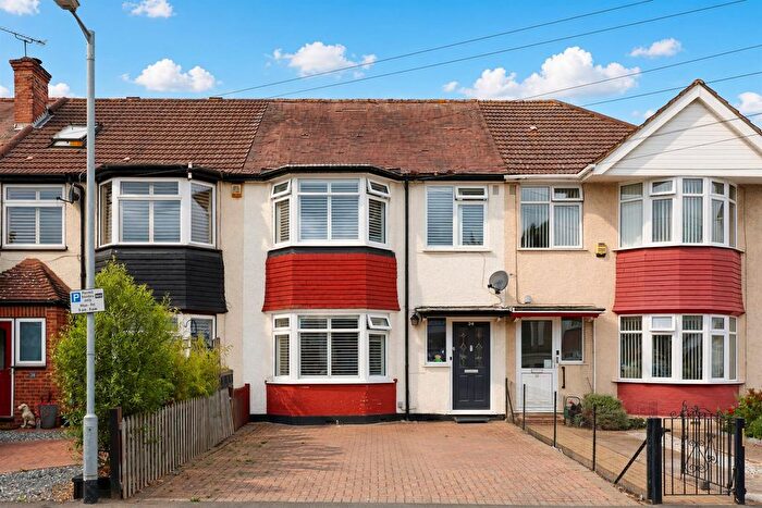 3 Bedroom Terraced House For Sale In Victoria Avenue, Hillingdon, UB10