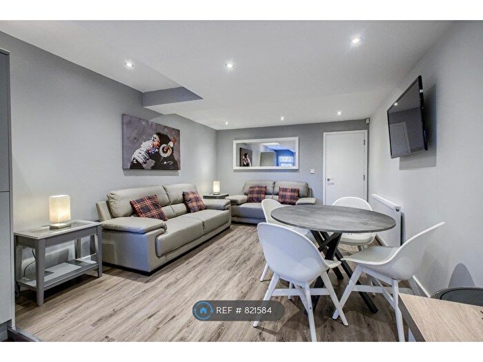 6 Bedroom Semi-Detached House To Rent In Umberslade Road, Birmingham, B29