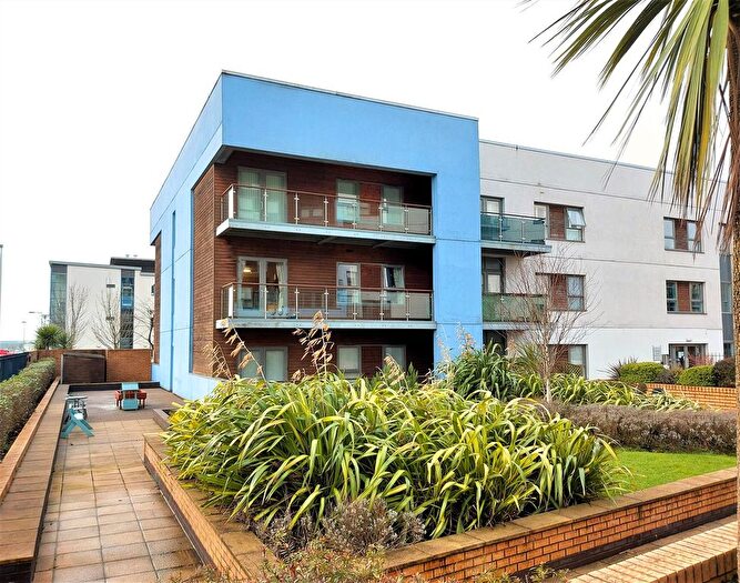 2 Bedroom Flat For Sale In Mariners Court, Lamberts Road, Marina, Swansea, SA1