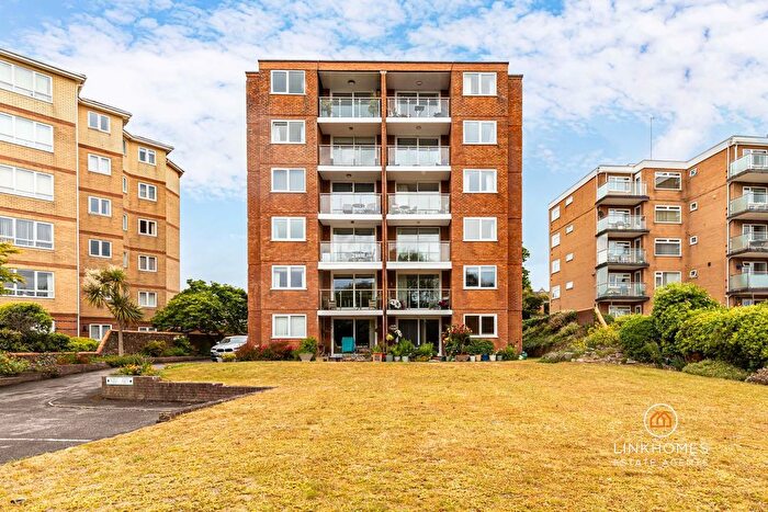 2 Bedroom Flat For Sale In Parkstone Road, Poole, BH15