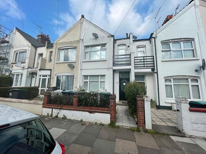 1 Bedroom Flat To Rent In Lascotts Road, Wood Green, N22