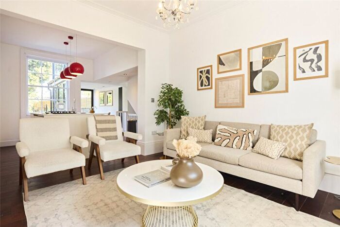 2 Bedroom Apartment To Rent In Offord Road, London, N1