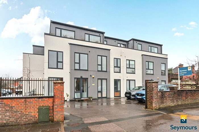 2 Bedroom Flat For Sale In Guildford, Surrey, GU2