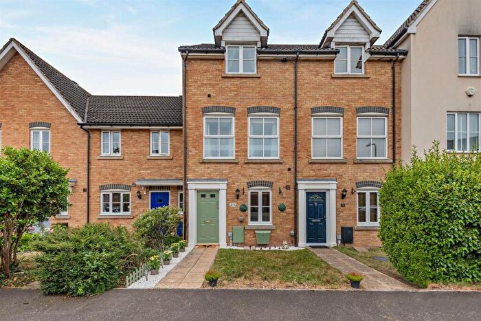 3 Bedroom Town House For Sale In Lacock Gardens, Maidstone, ME15