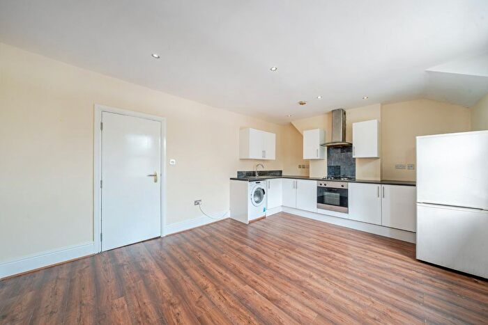 1 Bedroom Flat To Rent In Garratt Lane, London, SW18