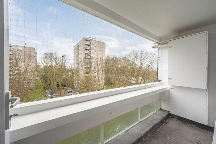 2 Bedroom Flat To Rent In Tunworth Crescent, Roehampton, London, SW15