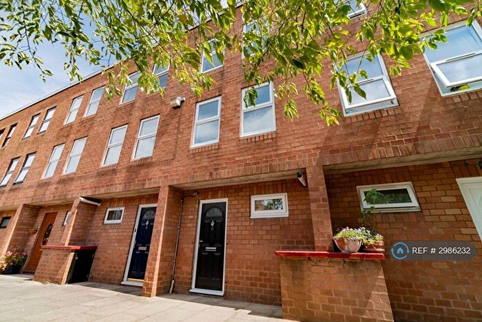 4 Bedroom Terraced House To Rent In Smalley Close, London, N16