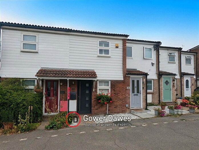 2 Bedroom Terraced House For Sale In Stafford Close, Linford, SS17