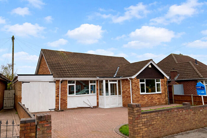 3 Bedroom Detached Bungalow For Sale In Topps Heath, Bedworth, CV12