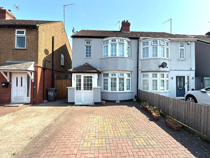 3 Bedroom Semi-Detached House For Sale In Beechwood Road, Challney, Luton, Bedfordshire, LU4