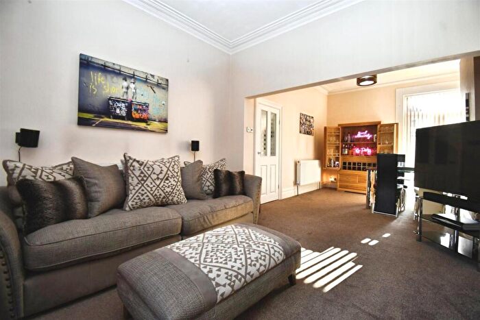 3 Bedroom Terraced House For Sale In East Park Avenue, Hull, HU8
