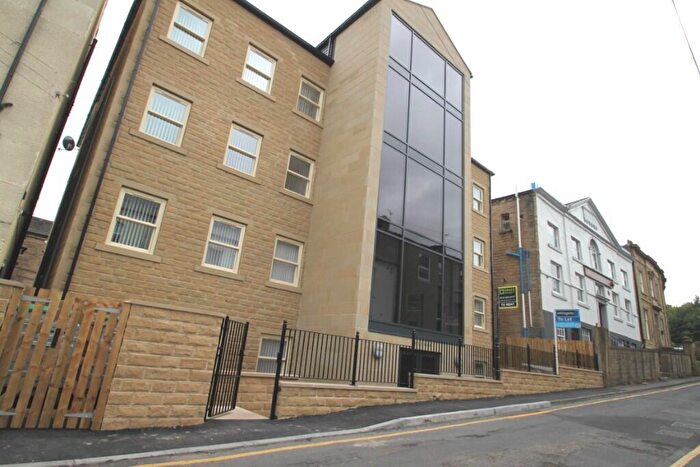 2 Bedroom Flat To Rent In Bath Street, Huddersfield, West Yorkshire, HD1