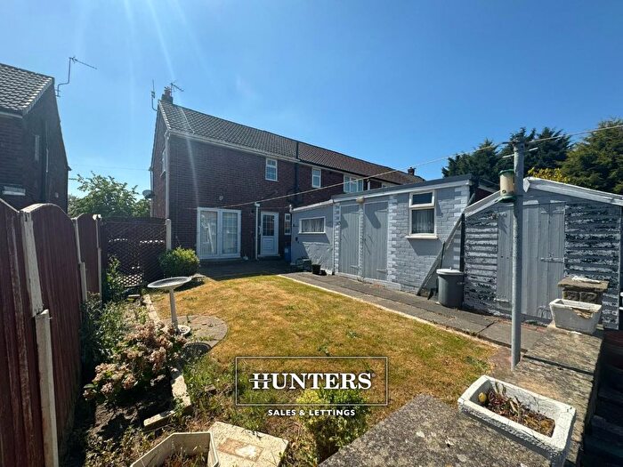 2 Bedroom End Of Terrace House To Rent In Kendal Drive, Castleford, WF10