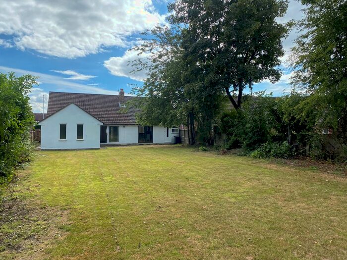 3 Bedroom Bungalow To Rent In High Ash Avenue, Leeds, LS17